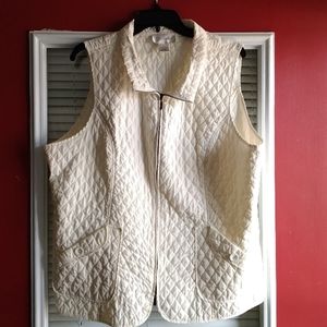 Sport savvy women's vest size 1X the color is white it is quilted and fabric